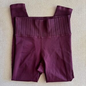 Athleta Halasana Seamless 7/8 Leggings Auberge Purple Yoga Pants Size Small